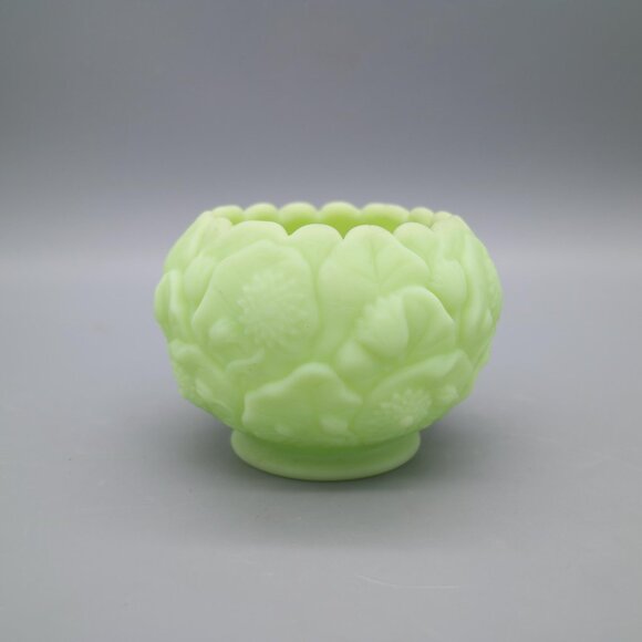 Fenton Lime Green Satin Green Custard Water Lily Flower Bowl - Picture 3 of 9
